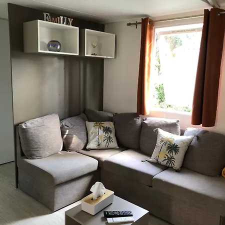 Κάμπινγκ Mobil 10 Personnes Emplacement 074 *